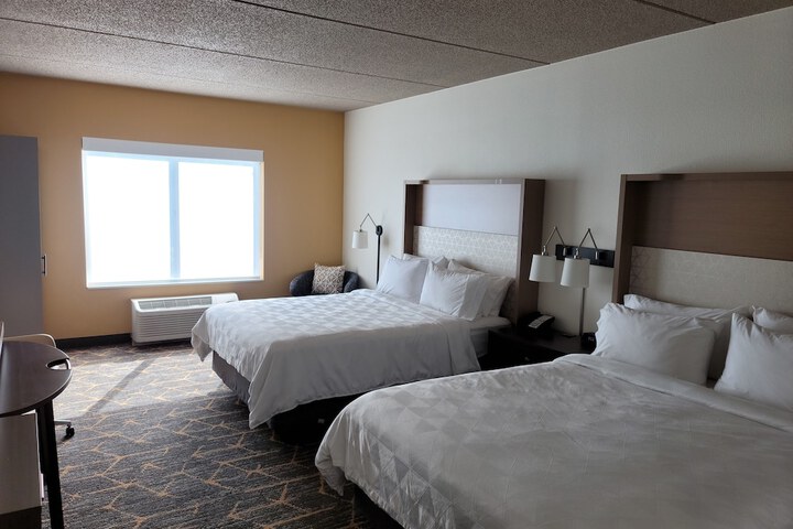 2 Queen Beds (2 of 21)