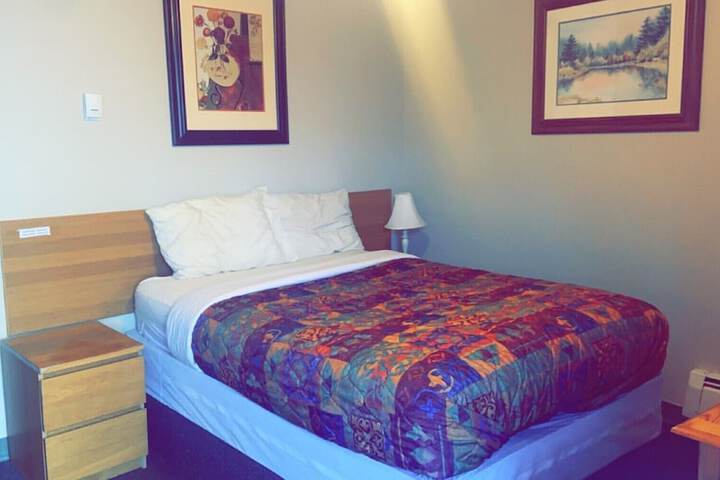 Room 11 of 18