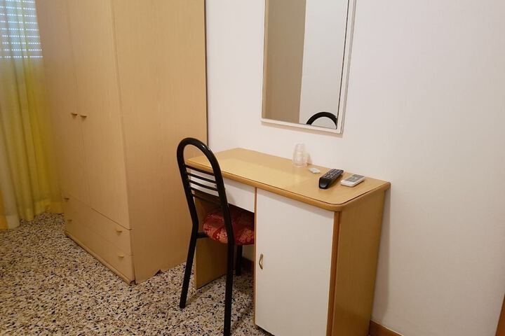 Room 5 of 14