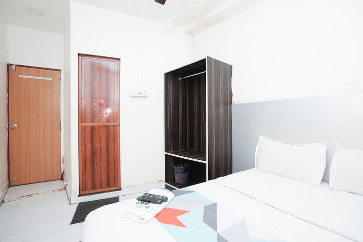 Room 10 of 19