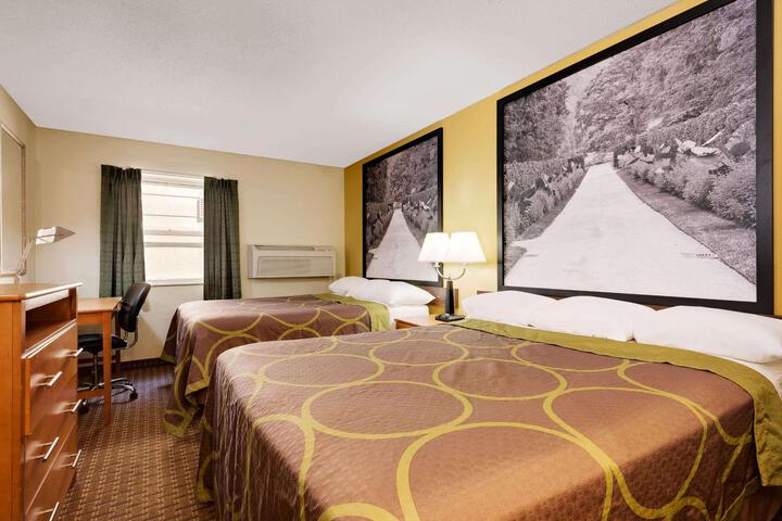 2 Queen Beds (3 of 5)
