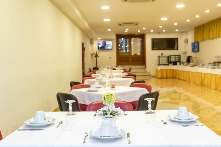 Breakfast area