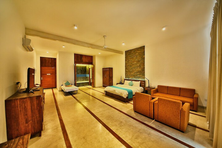 Room 14 of 100