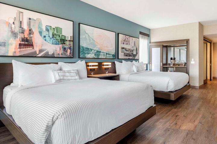 2 Queen Beds (9 of 11)