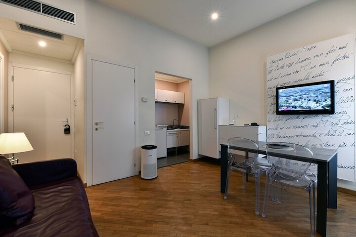 Room 42 of 145