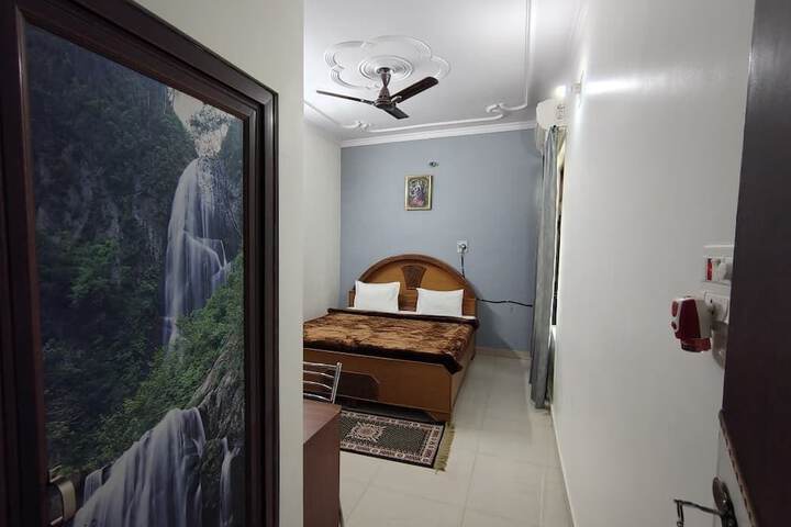 Room 11 of 30