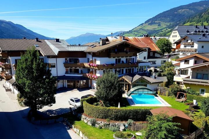 Hotel in the HEART in Uttendorf