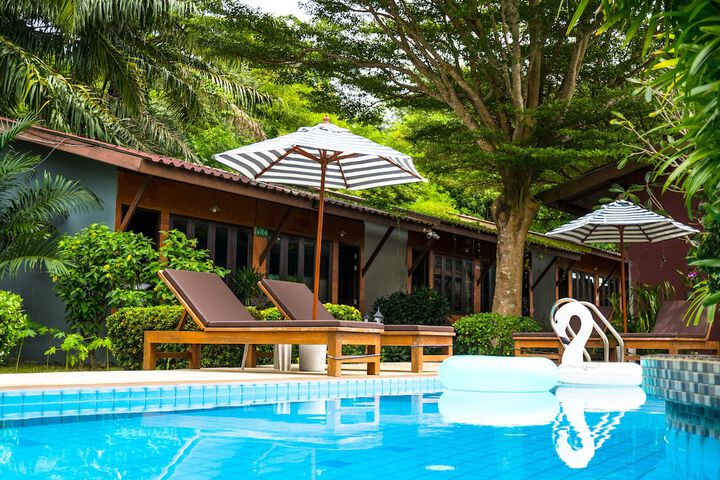Hotel Pool