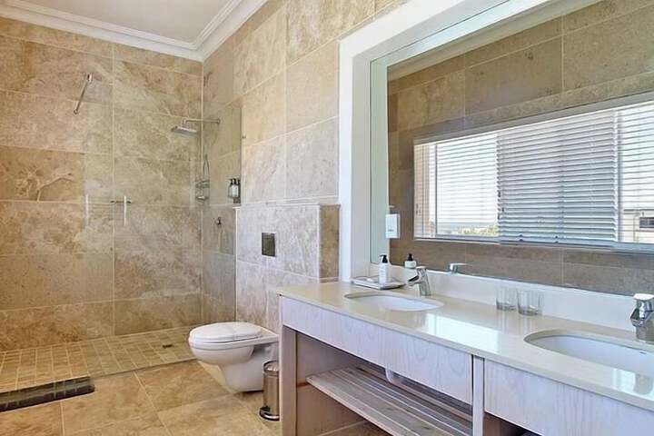 Room 6 of 15