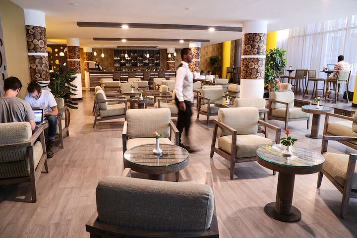 Lounge 66 of 75