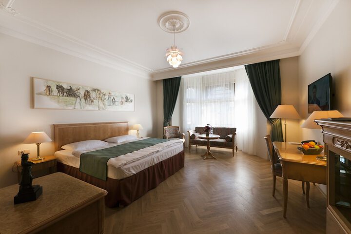 Room 15 of 82