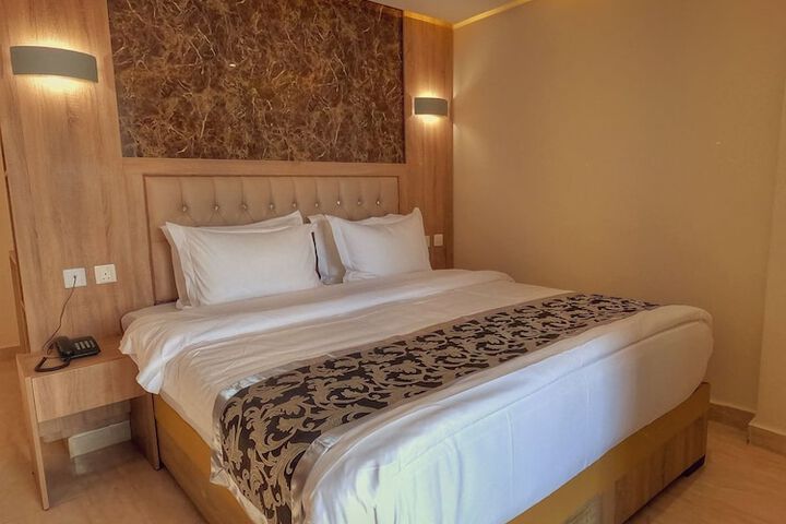 Room 12 of 30