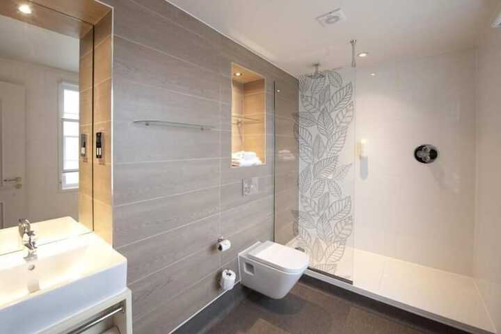 Room 16 of 36