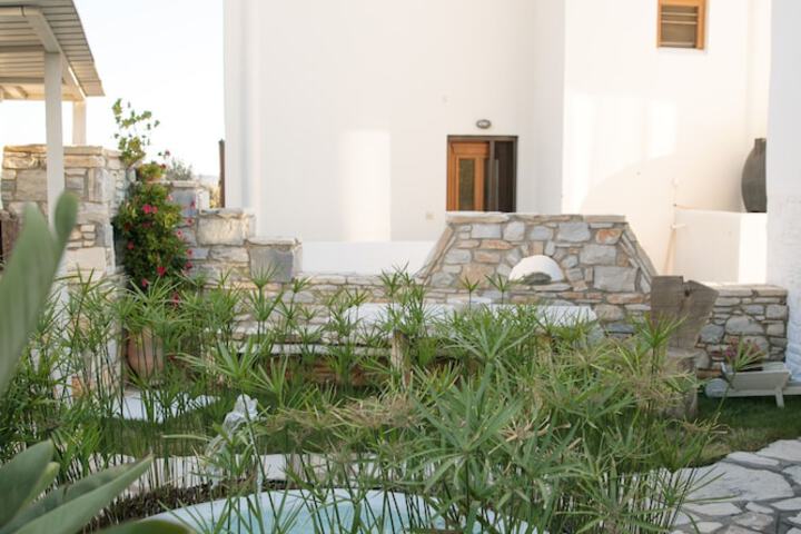 Hotel Exterior 96 of 128