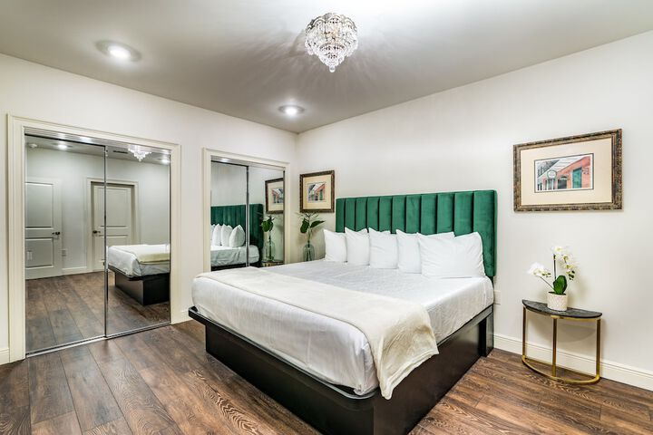 Room 25 of 182