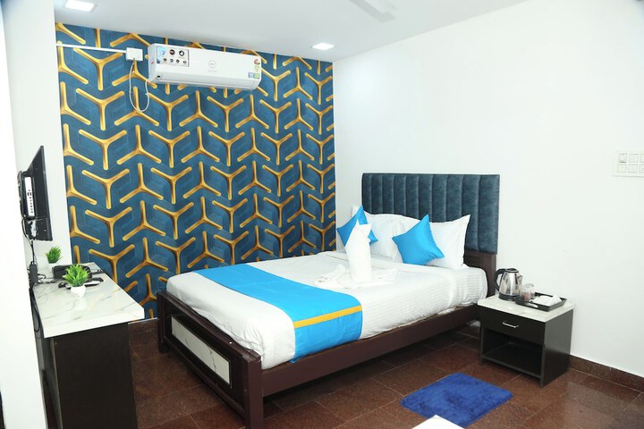 Room 1 of 10