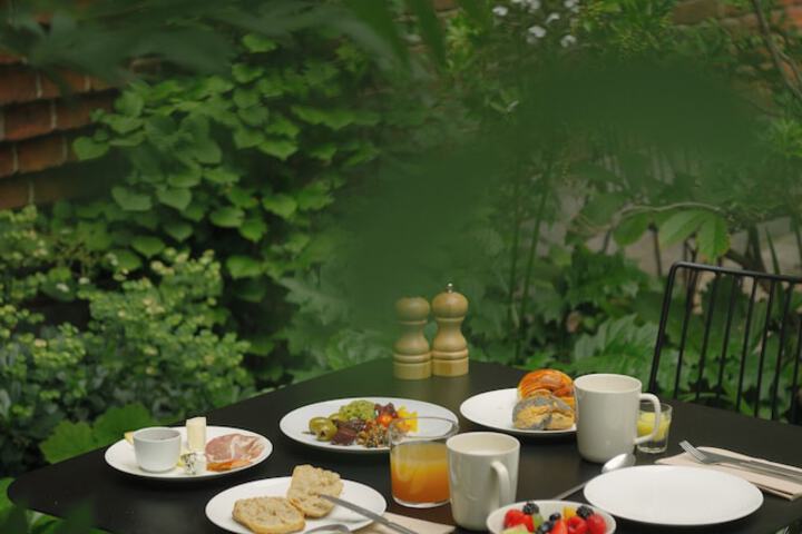 Breakfast/Coffee Service 52 of 88