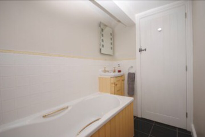 Room 6 of 26