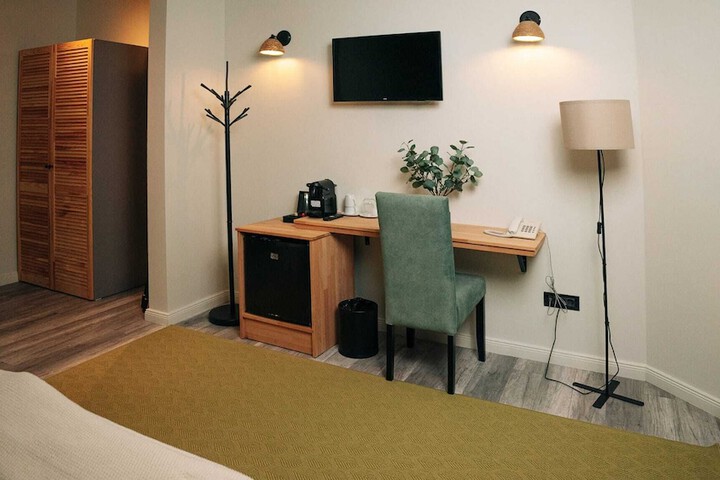 Room 93 of 184