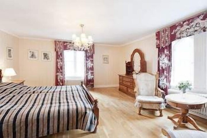Room 9 of 44