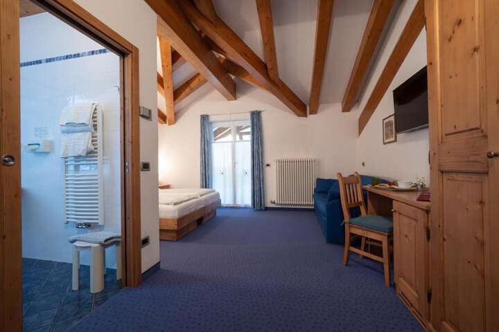 Room 11 of 30