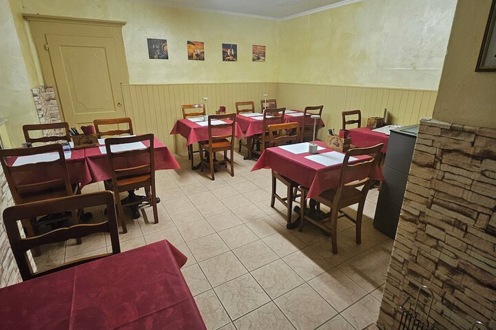 Dining 17 of 19