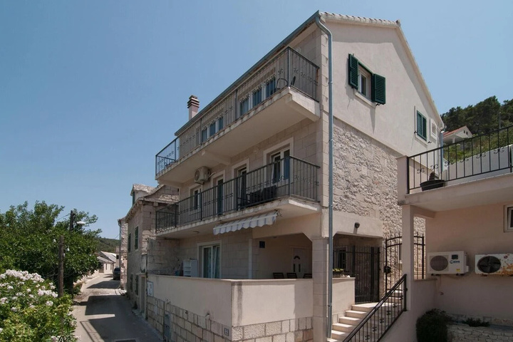 Awesome Home in Pucisca With 7 Bedrooms Wifi and Outdoor Swimming Pool