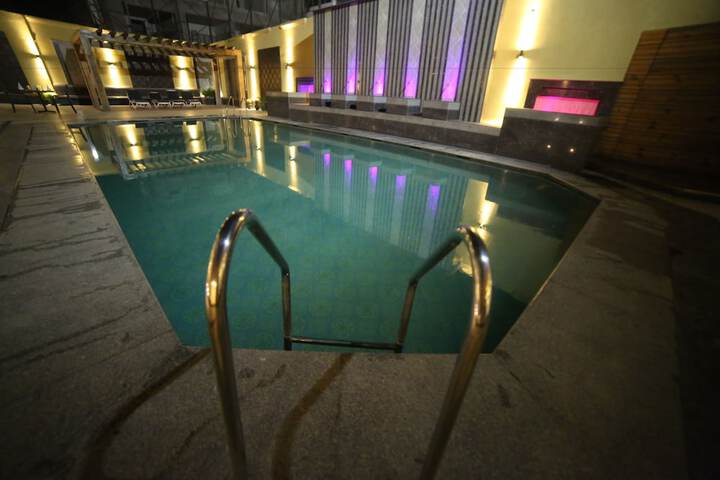 Pool Hotel