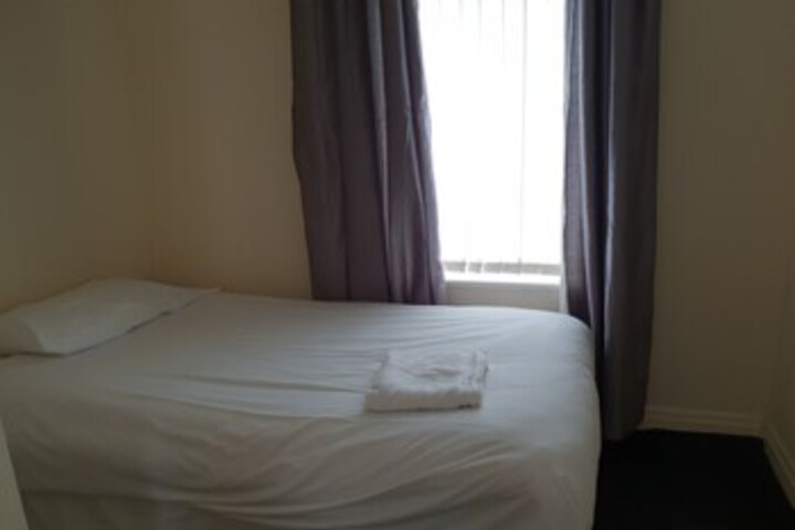 Room 32 of 39