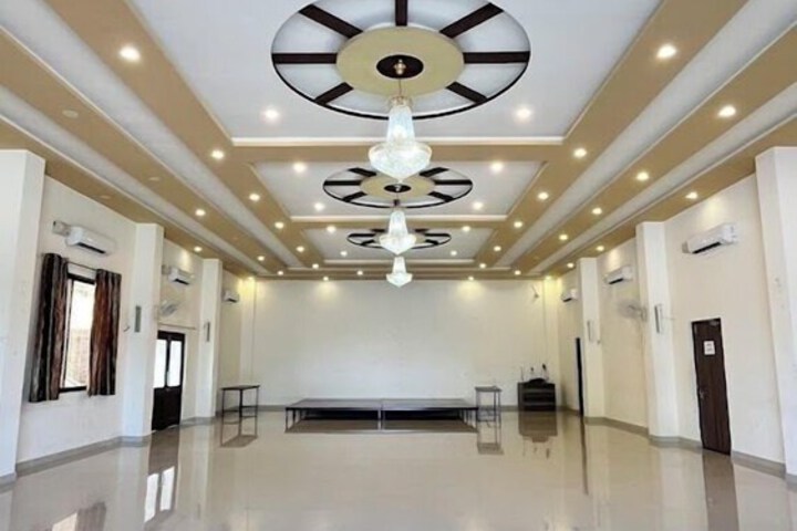Ballroom/Hall 32 of 42