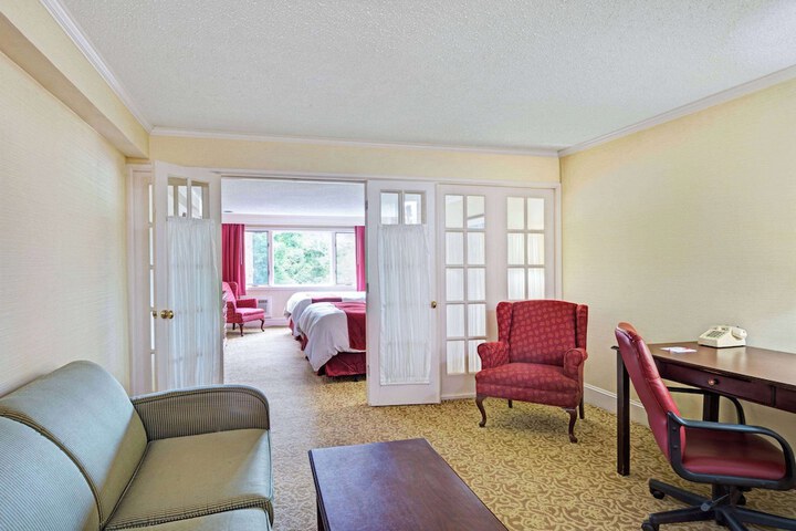2 Double Beds (9 of 14)