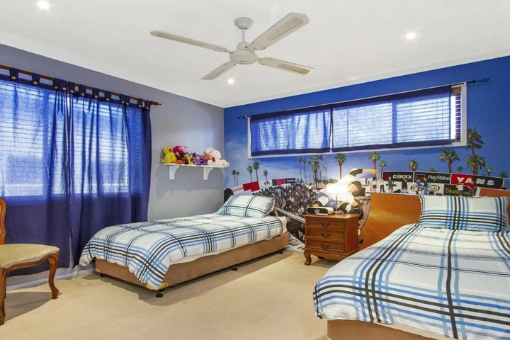 Room 4 of 20
