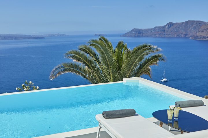 Hotel with Pool