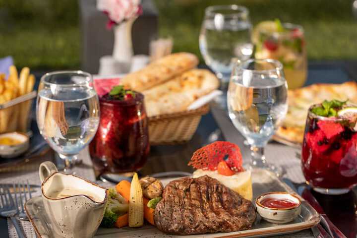 Dining 20 of 33