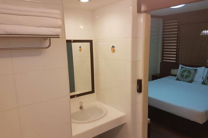 Room 16 of 32