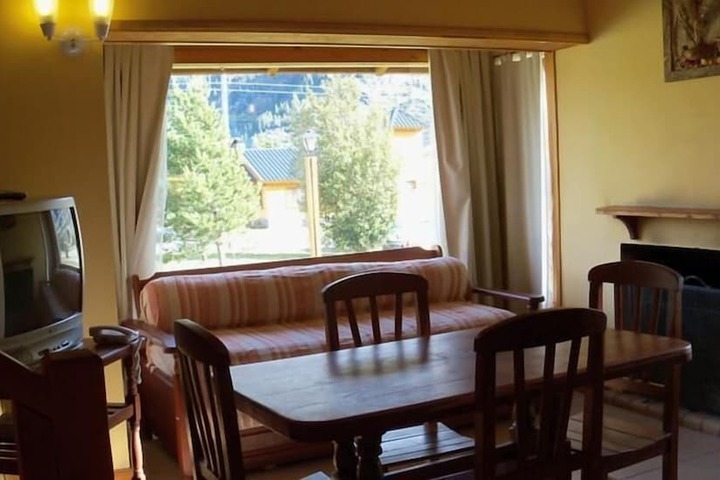 Room 2 of 10