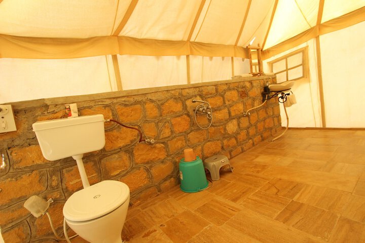 Room 13 of 32