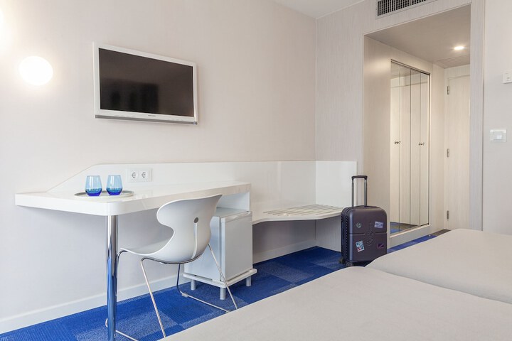 Room 8 of 130