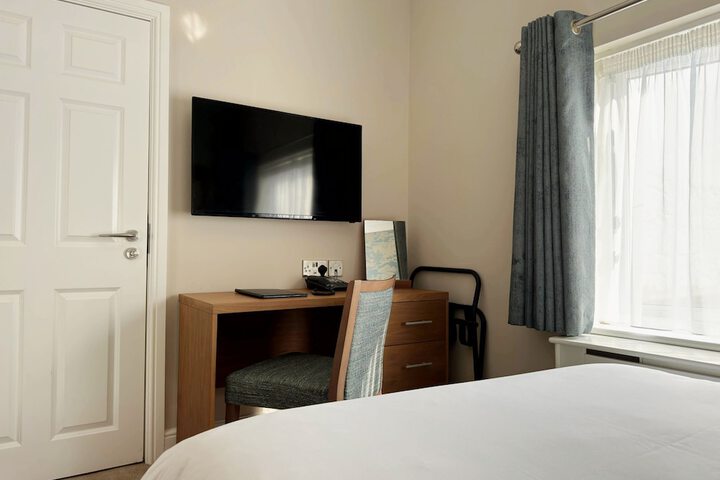 Room 4 of 33