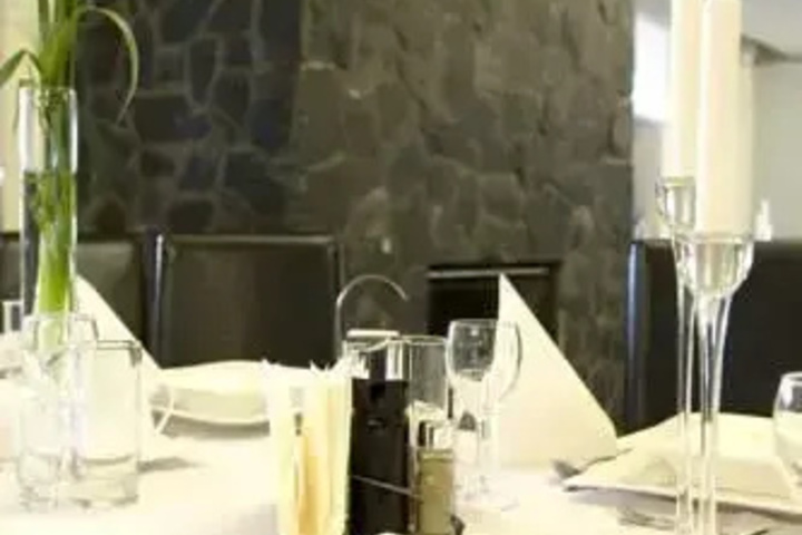 Dining 8 of 9