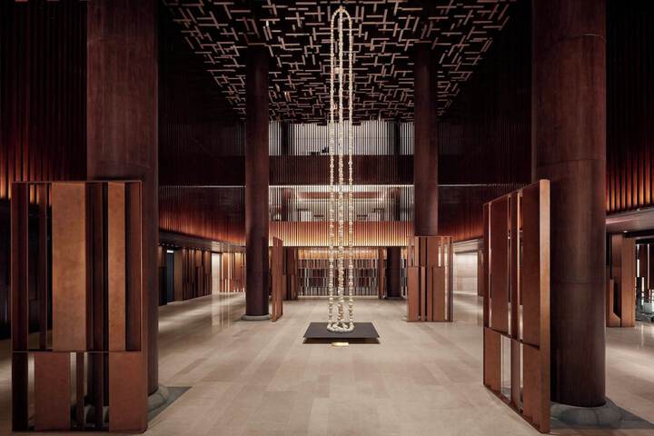 Entrance & Lobby