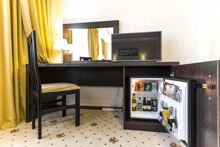 Room 32 of 66