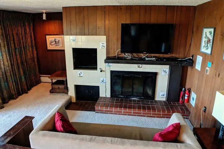 Room 4 of 25