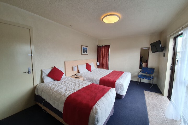 Room 27 of 60