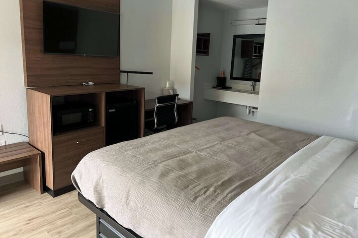 1 King Bed Efficiency Upgrade (12 of 12)