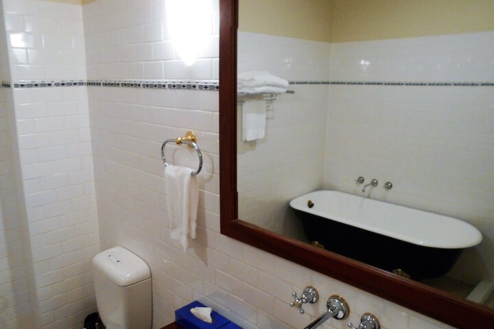 Room 27 of 36