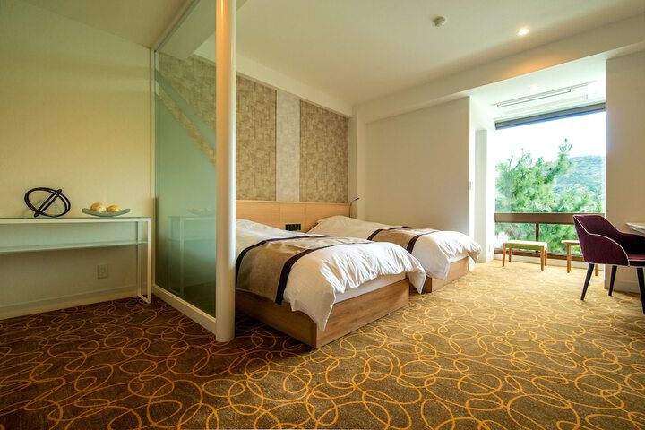 Room 6 of 49