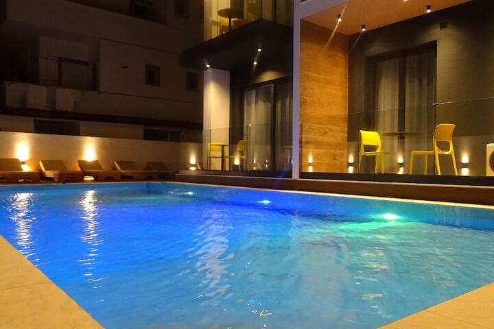 Pool 90 of 94