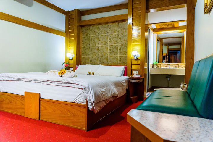 Room 28 of 74