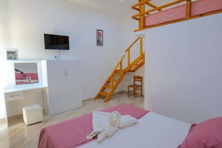 Room 53 of 103